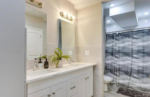 Modern City Getaway Near Downtown Newark & NYC - Photo 17