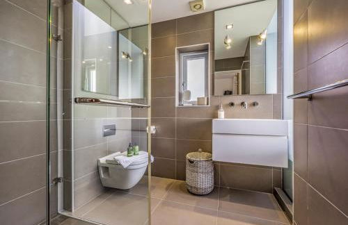 Breathtaking Home with Parking - Pass the Keys - Photo 24