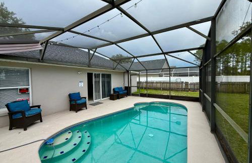 Grand Deluxe Pines 3BR Pool Home near Disney - Foto 2