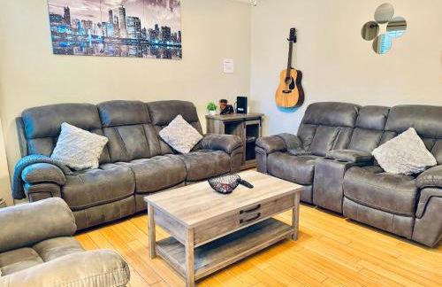 Bright, Stylish & Cozy 2Bed Unit w/Backyard & Grill Close to NYC! - Foto 6