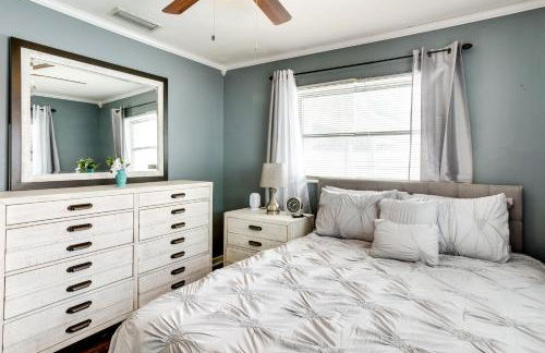 Pool and Screened-In Patio Tropical Florida Abode - Foto 22