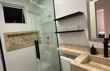 Apto lindo e completo com piscina em Itajai - Foto 7