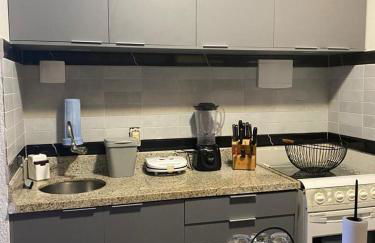 Apartamento com piscina a poucos passos da praia - Foto 10