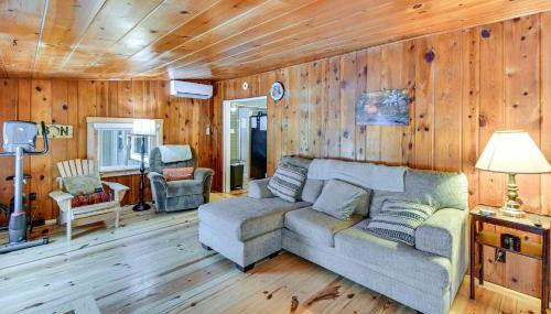 Home Theater and Hot Tub! Home Near Higgins Lake - Foto 5