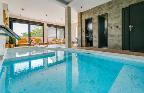 Terra Maiorum -12 person private Villa - heated pool and water massage - Foto 6