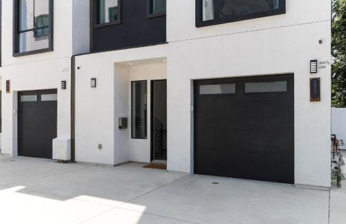 Luxury Modern 4 Bedroom 4 Bathroom Home with Rooftop Deck #4 - Foto 29