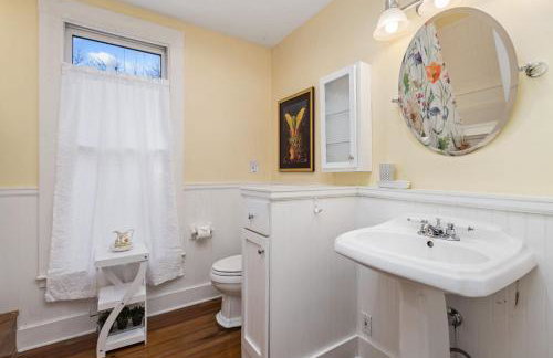 City Park Charm - Vintage Home with Modern Comforts - Foto 61