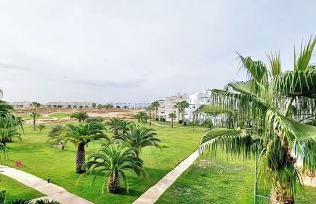 Stylish 2-bed Apartment Overlooking the Fairways - Foto 48