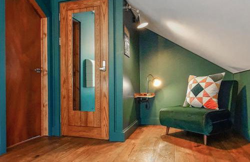 Benchwood House - Photo 20