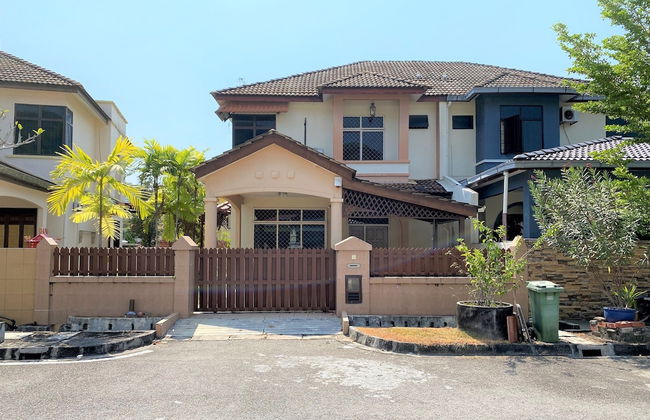 OYO 90199 Homely&cozy House - Foto 14