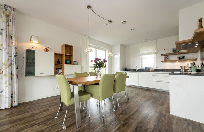 Chic Villa With a Fireplace at Tjeukemeer - Photo 26