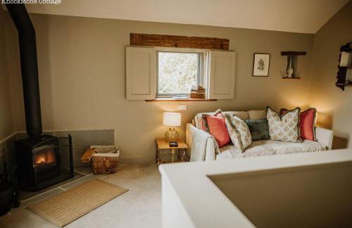 Lyme Tree Farm Cottages - Hotching Barn and Knockstone Cottage - Foto 43