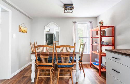 The Refuge on 5th - Pets , Patio & Firepit - Photo 2