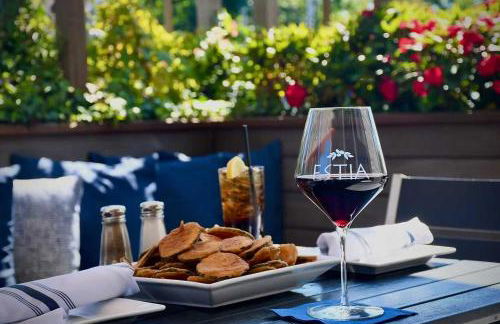 1 Story Family Home Half Mile to Beach with Patio , Grill, Office with Twin Beds, Peaceful Wooded Setting, Spacious Driveway, Garden Views, Walk to Shore, Perfect Cape Cod Getaway for Families - Foto 51