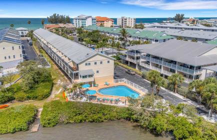 Oceanview - Heated Pool - Game Room - Steps to Beach - Sleeps 8 - Foto 13