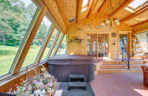 Elegant Hudson Valley Retreat with Hot Tub and Pond - Foto 31