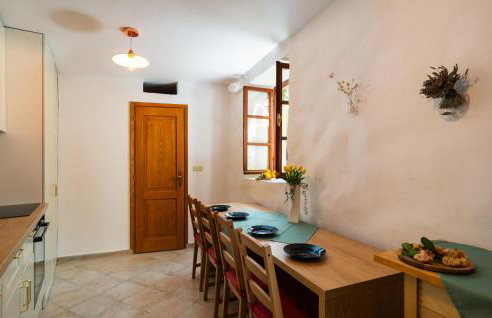 2 Bedroom Beautiful Home In Pitve - Photo 13