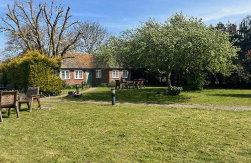 Green Cottage in grounds of Grade II* Frognal Farmhouse - Photo 47