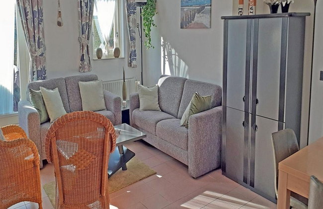 Cosy Bungalow Near the Beach - Photo 25