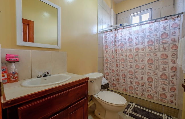 Tropicana Condominiums - Foto 16