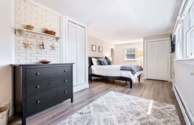 Beachwood Getaway Sleeps 10! - Photo 2