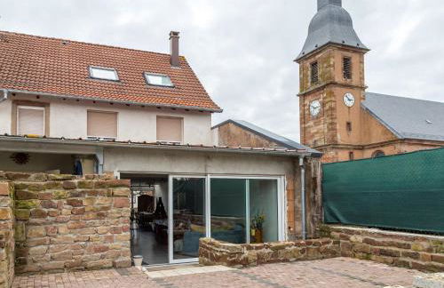 Renovated village house with enclosed garden - Foto 6
