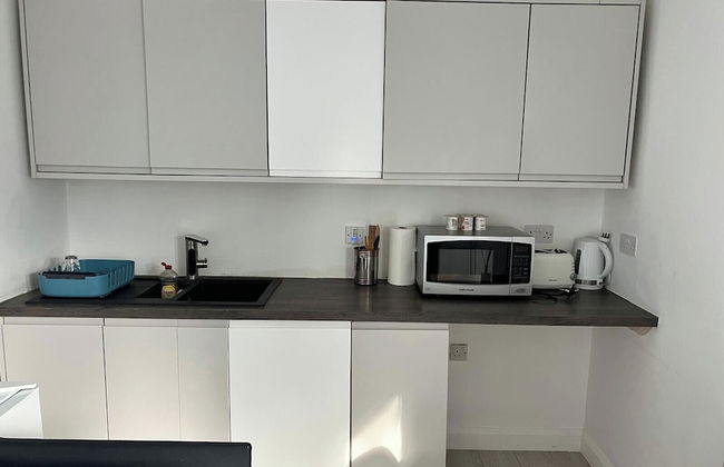 Cozy Studio in Dagenham, London - Photo 4