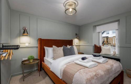 Kilted Quarter by The Wallace Monument - Photo 2