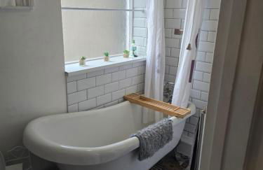 Little Dorrit Studio flat Rochester ME1 1XZ - Photo 6