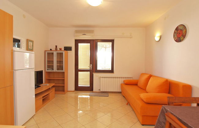 Apartment 21 - Photo 17