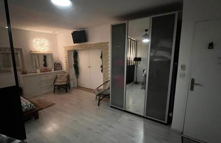 Aux portes de la Camargue studio balneo sauna et piscine - Foto 9