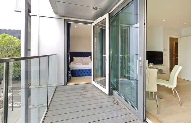 Spacious Flat Near South Bank by Underthedoormat - Photo 17