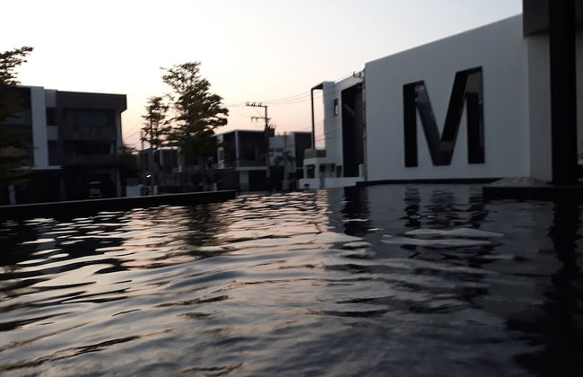 New Loft Modern Home - Photo 24