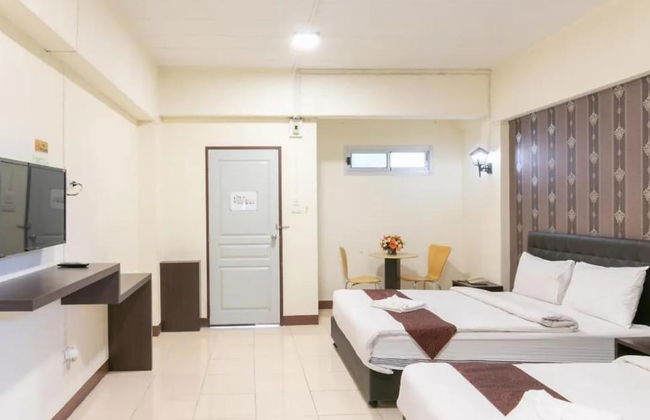 B9 Airport Resident - Photo 11