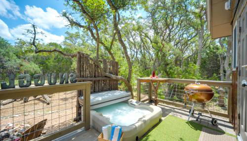 Snuggle Inn Wimberley Cabin with Fire Pit and Deck - Foto 3