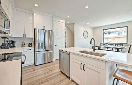 Newly-Built Lakeside Gem with Community Perks! - Foto 2