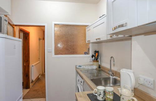 Hillside Apartment - Photo 9