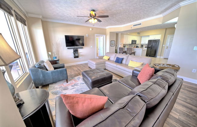 Astonishing Oceanfront Condo with Oversized Balcony to Enjoy Amazing Gulf View - Unit 0204 by RedAwning - Foto 1