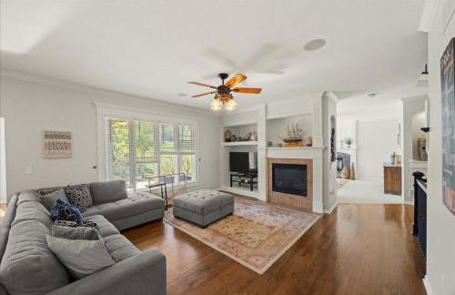 Beautiful relaxing private villa next to a pond smart home and Traeger Grill - Foto 9