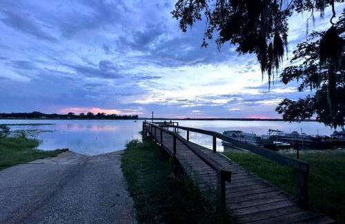 Wonderful Cottage Overlooking the Lake with Porch in Florida - Foto 16