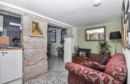 Duke’s Cottage - Photo 2