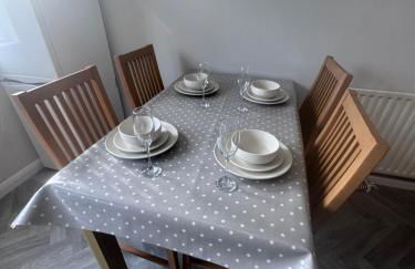 Oakleigh Way, Carlisle - 2 Bedroom, sleeps 4, Fully furnished - Photo 6