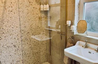 Moody House - Photo 7