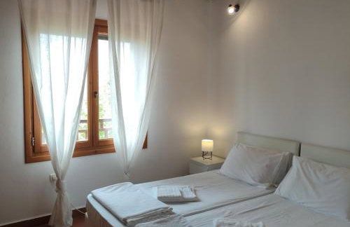 Bright, Beachfront Apartment with free parking and garden - Photo 9