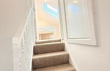 Bright & Airy two-Bed Appartment Near Seven kings tube easy access to central London - Foto 5