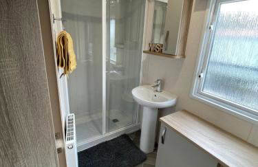 Tigers Wood - 2 bed hot tub lodge with free golf, NO BUGGY - Foto 24