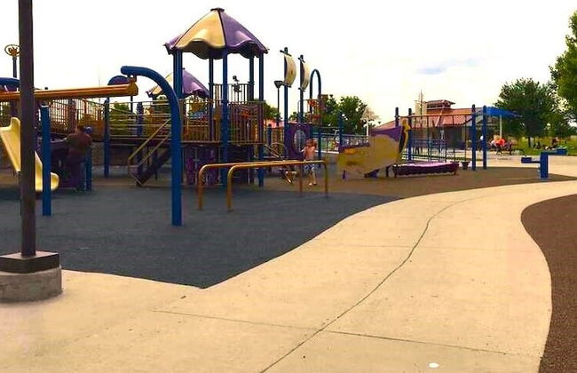 True Blue Family Home - Photo 17