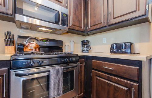 Designer Penthouse 2 Bedroom with Balcony Beverly Hills Adjacent - Foto 45