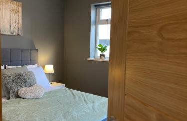 West Midlands-2 Double Bed Room Apartment - Photo 8