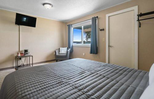 Queen Suite with Scenic Views at Fife Lake Lodge - Foto 12